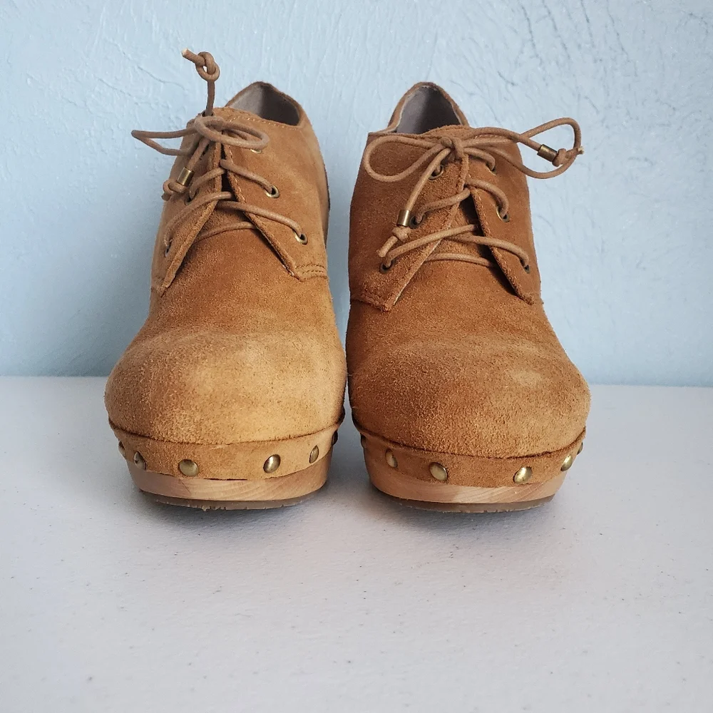 Banana Republic Suede Lace-Up Ankle Booties in Cognac Brown